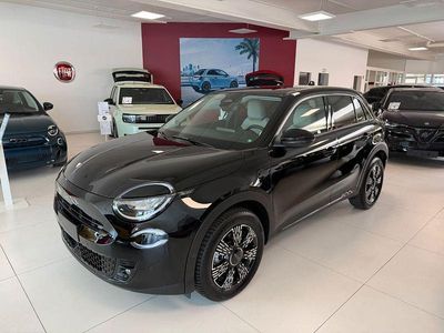 Neu Fiat 600 La Prima 110 PS (80 kW) 2026 Schwarz SUV