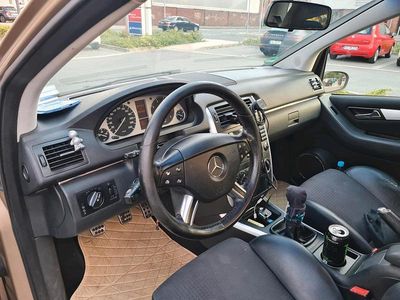 Mercedes B200