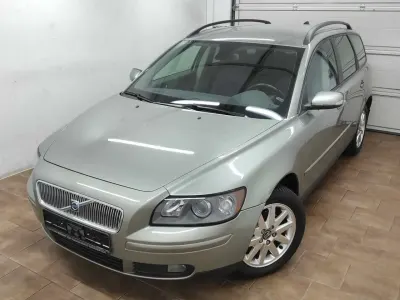 Usata Volvo V50 Momentum 109 CV (80 kW) 2006 Verde Station wagon