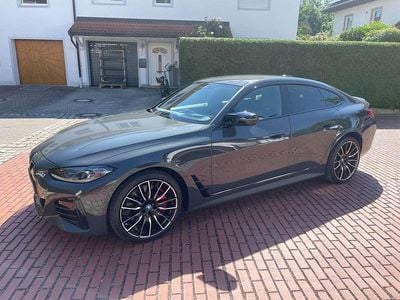 Grau Gebraucht 2024 BMW i4 Shadowline Limousine | 54.900 € (Fairer Preis)