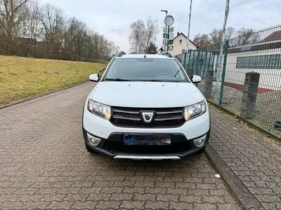 Gebraucht Dacia Sandero Stepway 90 PS (66 kW) 2015 Weiß Limousine