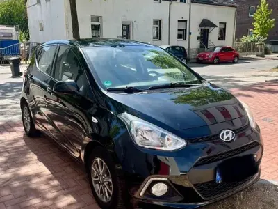 Gebraucht Hyundai i10 67 PS (49 kW) 2014 Schwarz Kleinwagen