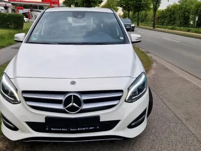 Gebraucht Mercedes B180 122 PS (89 kW) 2018 Weiß Van / Kleinbus