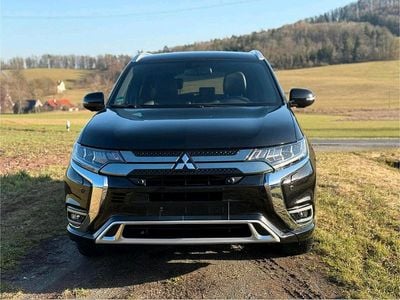 Gebraucht Mitsubishi Outlander P-HEV Plus 225 PS (165 kW) 2020 Schwarz SUV