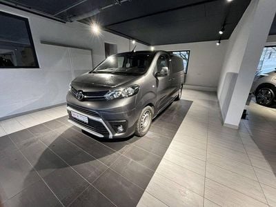 Gebraucht Toyota Proace Verso Comfort 144 PS (105 kW) 2022 Grau Kombi