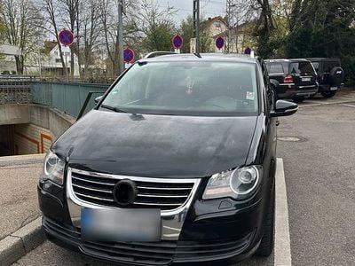 Second-hand VW Touran 140 CP (102 kW) 2010 Negru Monovolum