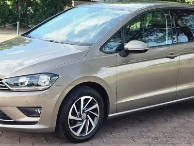 Gebraucht VW Golf Sportsvan Sound 125 PS (91 kW) 2017 Gold Van / Kleinbus