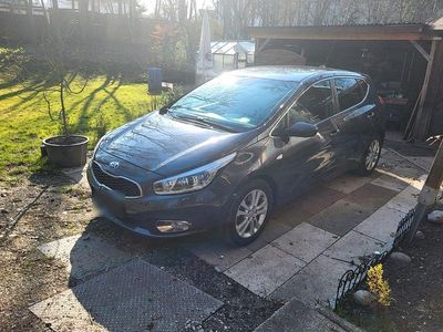 Second-hand Kia Ceed Platinum Edition 128 CP (94 kW) 2015 Gri Hatchback