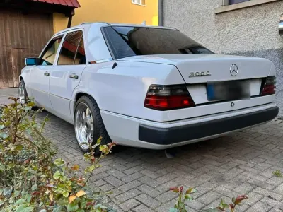Gebraucht Mercedes 300 113 PS (83 kW) 1989 Weiß Limousine
