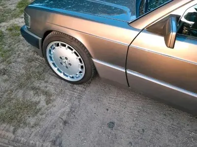 Gebraucht Mercedes 190 118 PS (86 kW) 2026 Grau Limousine