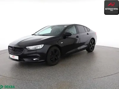 Gebraucht Opel Insignia Sport 140 PS (102 kW) 2018 Onyx schwarz Limousine