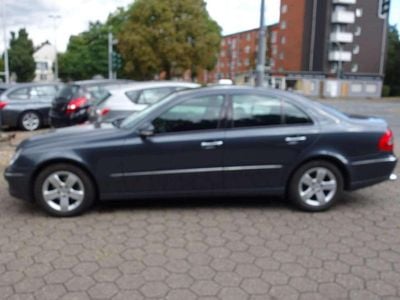 Grau Gebraucht 2008 Mercedes E220 Elegance Limousine | 7.299 € (Fairer Preis)