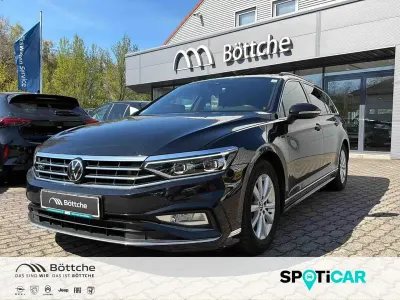 Gebraucht VW Passat R-line 200 PS (147 kW) 2022 Deep black perleffekt Kombi
