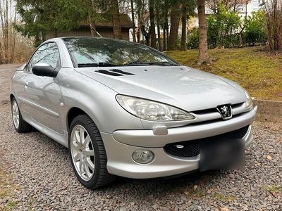 Gebraucht Peugeot 206 CC 100 PS (73 kW) 2004 Silber Cabrio