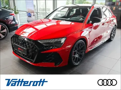Second-hand Audi RS3 Sport 400 CP (294 kW) 2025 Roșu Berlinǎ