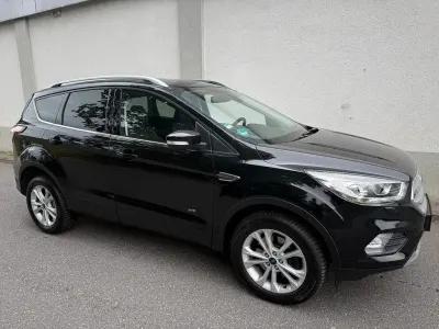Gebraucht Ford Kuga Titanium 150 PS (110 kW) 2018 Schwarz SUV