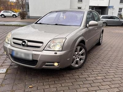 Begagnad Opel Signum 175 HK (128 kW) 2004 Guld Halvkombi