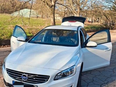 Gebraucht Volvo V60 Linje Svart 150 PS (110 kW) 2016 Weiß Kombi