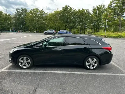 Gebraucht Hyundai i40 177 PS (130 kW) 2011 Schwarz Kombi