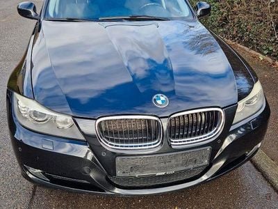 Gebraucht BMW 318 143 PS (105 kW) 2011 Schwarz Kombi