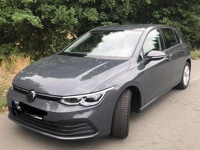 Gebraucht VW Golf VIII Life 130 PS (95 kW) 2022 Grau Kleinwagen