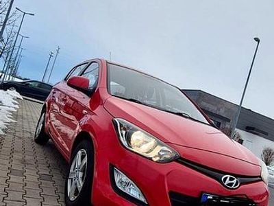 Gebraucht Hyundai i20 85 PS (62 kW) 2012 Rot Kleinwagen