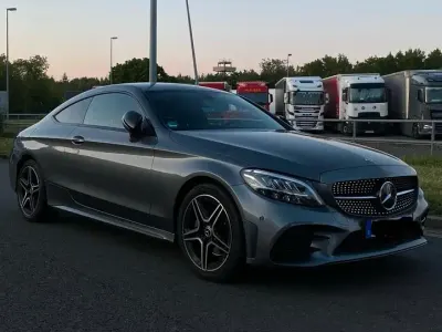 Gebraucht Mercedes 220 AMG line 194 PS (142 kW) 2019 Coupé