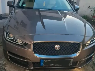 Gebraucht Jaguar XE 180 PS (132 kW) 2015 Grau Limousine