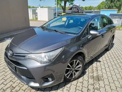 Gebraucht Toyota Avensis Edition-S 111 PS (81 kW) 2018 Grau Kombi