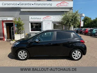 Gebraucht Peugeot 208 Style 82 PS (60 kW) 2018 Schwarz Kleinwagen