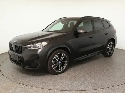 Gebraucht BMW X1 M Sport 245 PS (180 kW) 2023 Saphirschwarz SUV