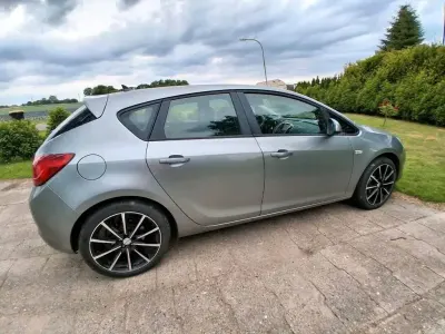 Gebraucht Opel Astra 120 PS (88 kW) 2011 Grau Kleinwagen
