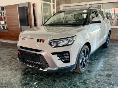 Neu SsangYong Tivoli 163 PS (119 kW) 2025 Grau SUV