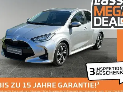 Gebraucht Toyota Yaris Hybrid Team 116 PS (85 kW) 2024 Silber Limousine