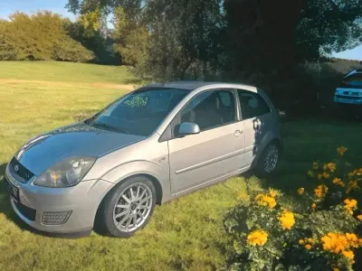 Gebraucht Ford Fiesta 69 PS (50 kW) 2008 Silber Kleinwagen