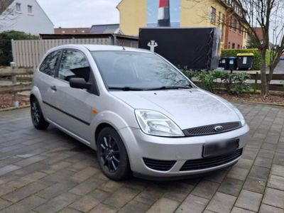 Gebraucht Ford Fiesta 59 PS (43 kW) 2005 Silber Kleinwagen
