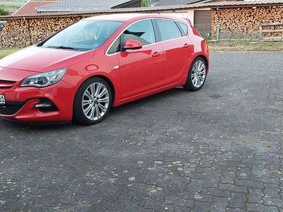 Rot Gebraucht 2012 Opel Astra Limousine | 7.500 €