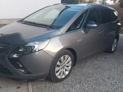 Używany Opel Zafira Tourer Innovation 170 KM (125 kW) 2015 Srebrny Minivan