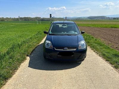 Second-hand Ford Fiesta Ambiente 60 CP (44 kW) 2008 Albastru Hatchback
