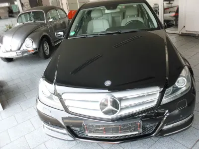 Gebraucht Mercedes C220 Avantgarde 170 PS (125 kW) 2011 Schwarz Limousine