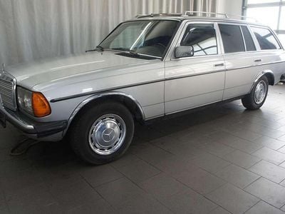 Silber Gebraucht 1985 Mercedes 240 Kombi | 11.500 €