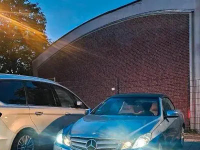 Gebraucht Mercedes E220 170 PS (125 kW) 2010 Blau Cabrio