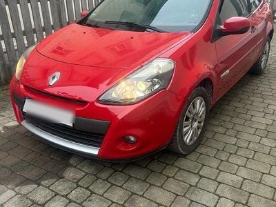 Rot Gebraucht 2009 Renault Clio III Kleinwagen | 2.850 €