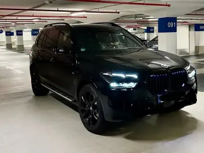 Gebraucht BMW X7 M Sport 381 PS (280 kW) 2023 Schwarz SUV