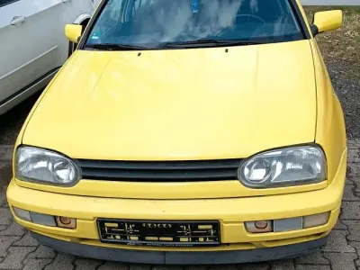 Używany VW Golf III 60 KM (44 kW) 1997 Żółty Sedan/Limuzyna