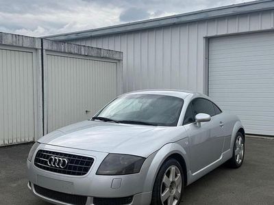 Usado Audi TT Design 180 HP (132 kW) 1999 Prateado Coupé