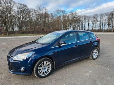 Usata Ford Focus Titanium 140 CV (102 kW) 2011 Blu Berlina