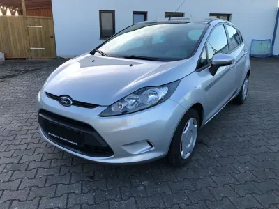 Usata Ford Fiesta Trend 82 CV (60 kW) 2011 Argento Berlina