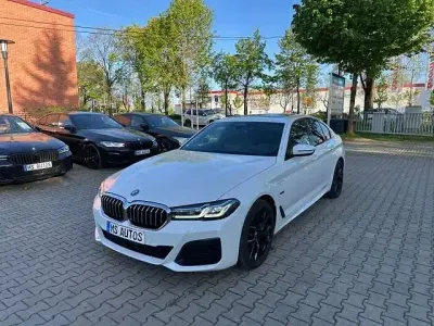 Gebraucht BMW 545e M Sport 394 PS (289 kW) 2023 Weiß Limousine