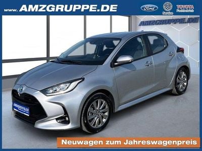 Gebraucht Toyota Yaris Hybrid 93 PS (68 kW) 2024 Shimmering silber me Kleinwagen